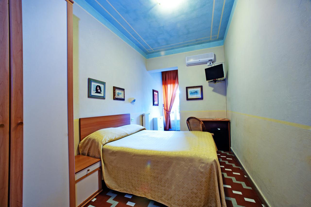 Hotel Luciana Marina di Massa Exteriör bild